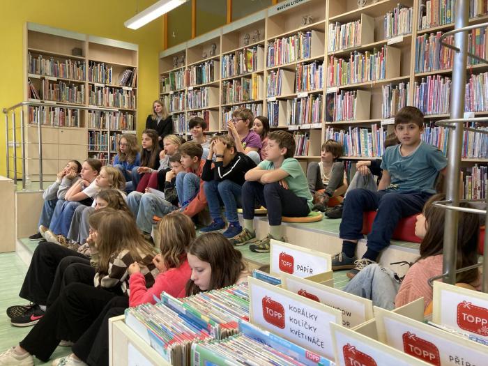 Páťáci v okresní knihovně Páťáci v okresní knihovně