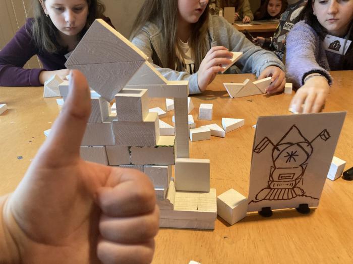 5. třída stavěla z hornin